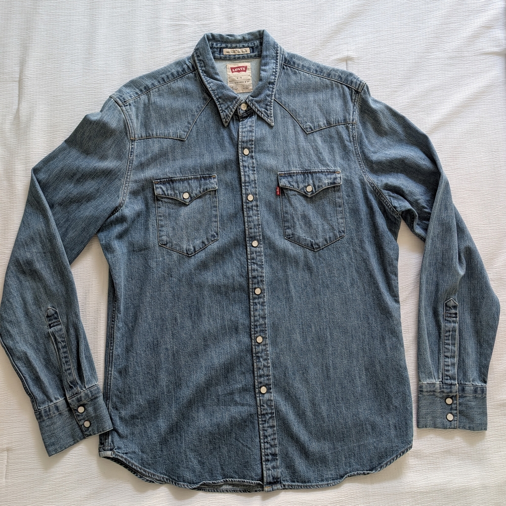 Levi's Slim Fit Western Pearlsnap Button Down Shirt